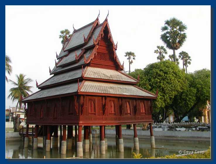 Ubon Ratchathani Wat Thung Si Meuang 20031216 -3